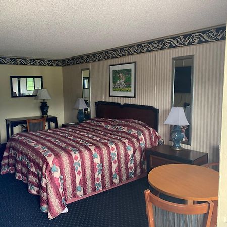 Deerwood Inn & Madison Campground ภายนอก รูปภาพ