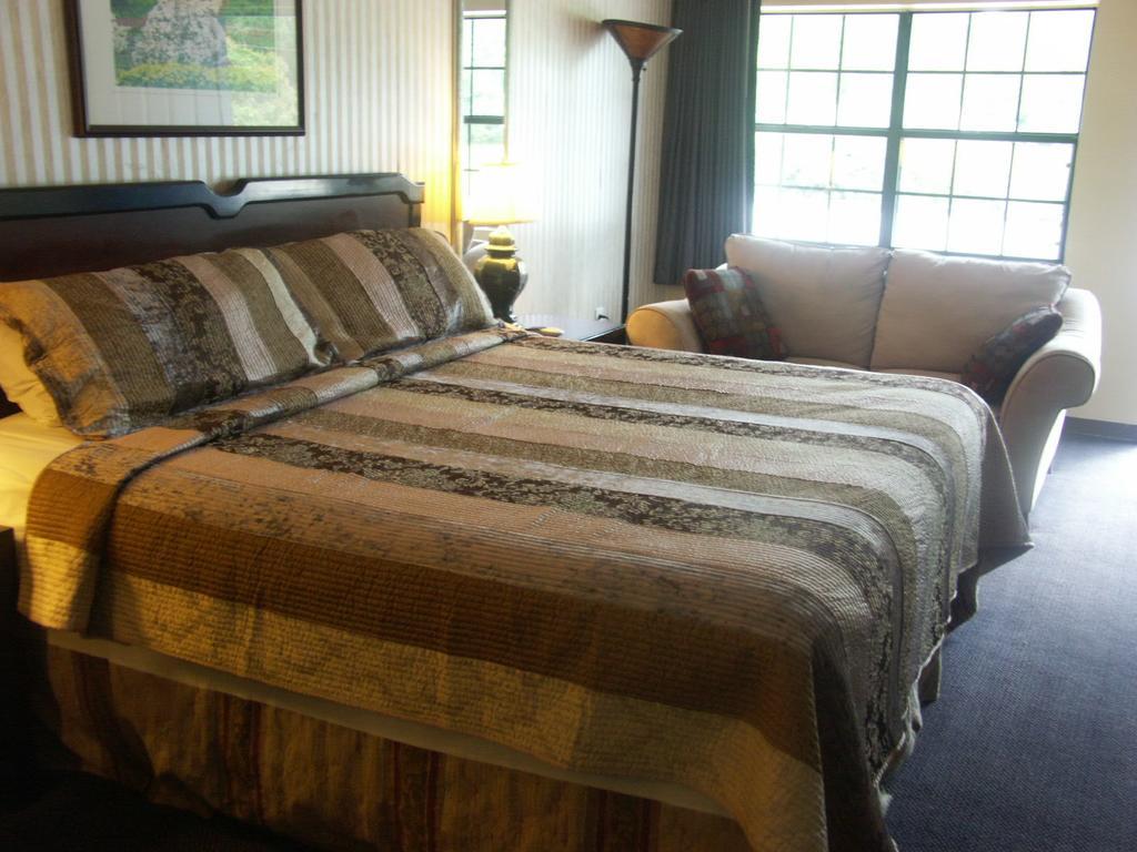 Deerwood Inn & Madison Campground ภายนอก รูปภาพ