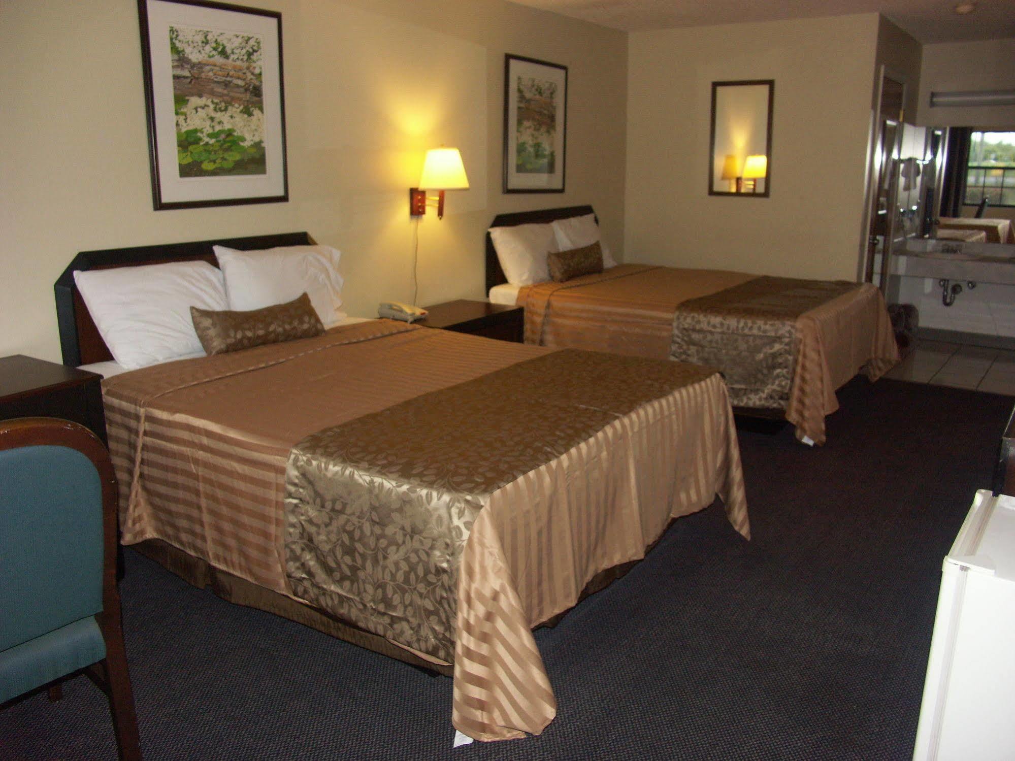 Deerwood Inn & Madison Campground ภายนอก รูปภาพ