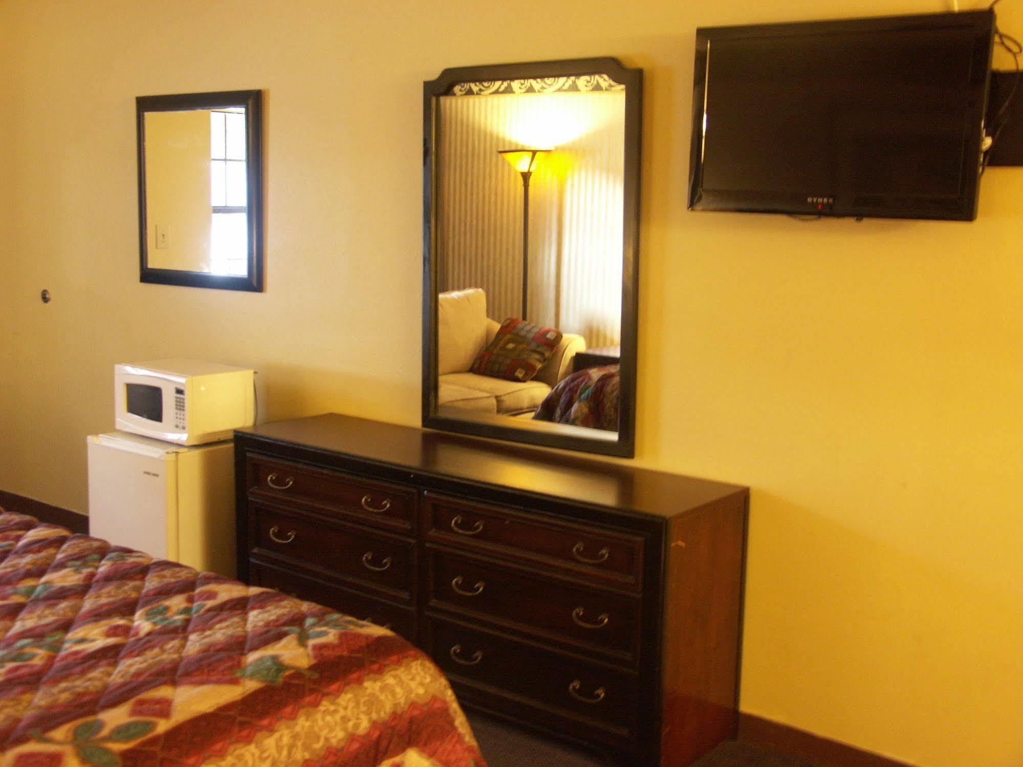 Deerwood Inn & Madison Campground ภายนอก รูปภาพ